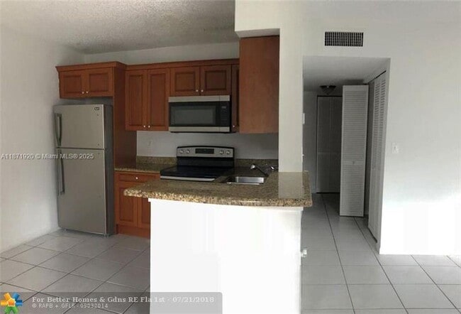 11449 NW 42nd St in Coral Springs, FL - Foto de edificio - Building Photo