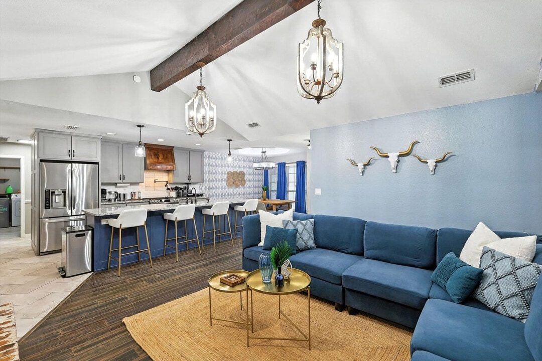 749 Western Trail in Keller, TX - Foto de edificio