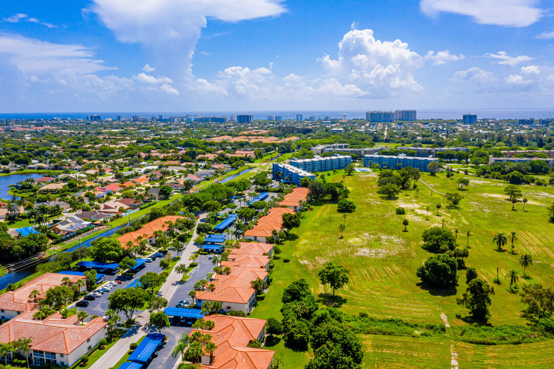 320 NW 67th St in Boca Raton, FL - Foto de edificio