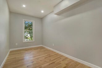 75 Woodbine St, Unit 3 in Brooklyn, NY - Building Photo - Building Photo
