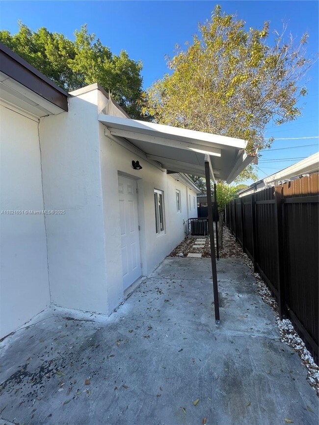 931 Opa-locka Blvd in Opa Locka, FL - Building Photo - Building Photo