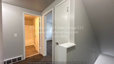 1009 Vincent Ct in Lansing, MI - Building Photo - Building Photo