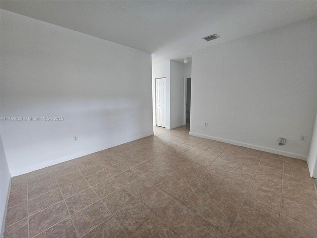 1005 NE 42nd Ave in Homestead, FL - Building Photo - Building Photo