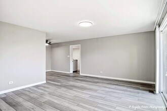 1303 Forestdale Ct in Schaumburg, IL - Foto de edificio - Building Photo