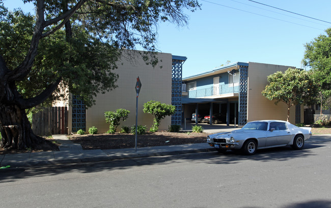 1584 Regent St in Redwood City, CA - Building Photo - Building Photo