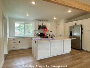 543 Stansbury Ave in Tooele, UT - Building Photo - Building Photo