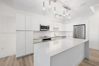 101 Diplomat Pkwy, Unit 1204 in Hallandale Beach, FL - Building Photo - Building Photo