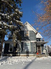 2118 Michigan Ave in Manitowoc, WI - Building Photo - Building Photo