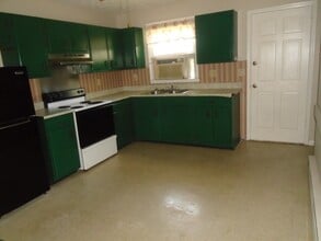 202 1st St in Parkton, NC - Building Photo - Building Photo