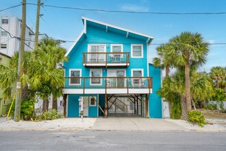 113 4th Ave in St Pete Beach, FL - Foto de edificio - Building Photo