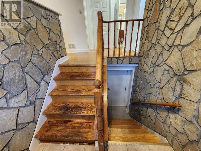 394 Paliser Crescent N in Richmond Hill, ON - Building Photo - Building Photo