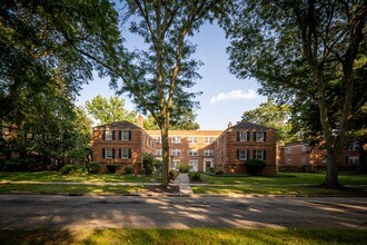 North Moreland Courts Apartments in Shaker Heights, OH - Foto de edificio - Building Photo