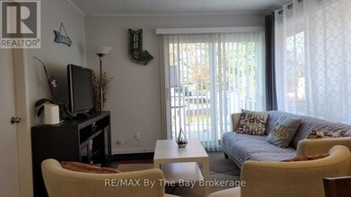 18 16th St S in Wasaga Beach, ON - Building Photo - Building Photo