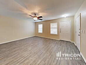 11238 Dublin Woods in San Antonio, TX - Building Photo - Building Photo