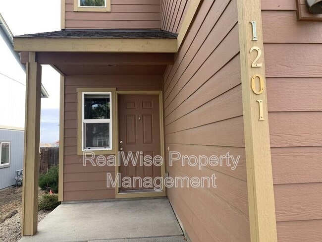 1201 SW 27th St in Redmond, OR - Foto de edificio - Building Photo