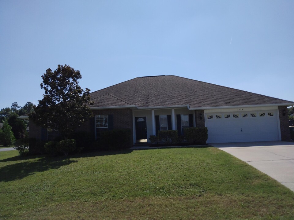 5226 Moore Loop in Crestview, FL - Building Photo