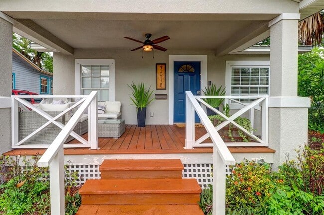 7018 N Central Ave in Tampa, FL - Foto de edificio - Building Photo