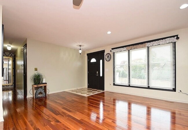 property at 4955 Lakeshore Dr