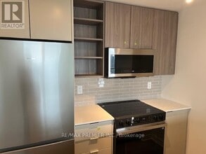 2075 Lakeshore Rd. in Burlington, ON - Building Photo - Building Photo