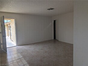 4446 Honeydew Cir in Las Vegas, NV - Building Photo - Building Photo