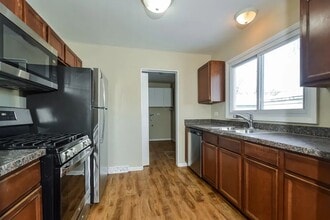 3211 W Fairmount Ave in Milwaukee, WI - Building Photo - Building Photo