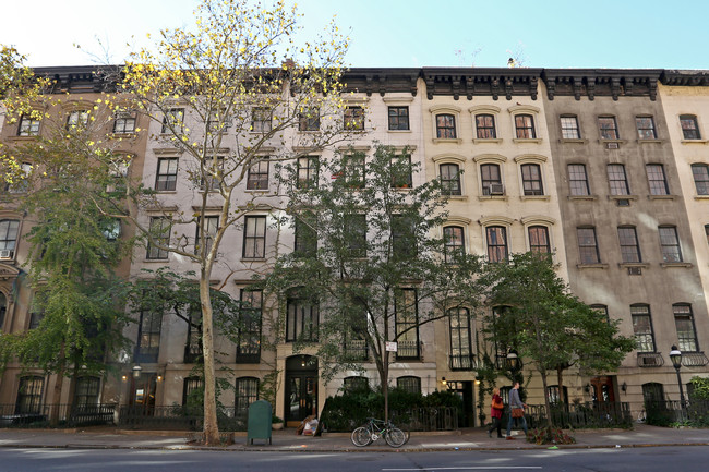 452 W 23rd St in New York, NY - Building Photo - Building Photo