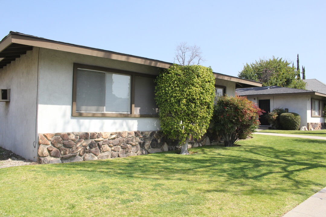 233 W Colorado Blvd in Monrovia, CA - Building Photo