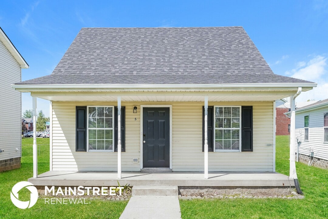 2607 Landrum Ct in Springfield, TN - Building Photo