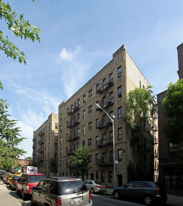 Warwick Court in New York, NY - Building Photo