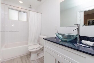 427 NW 34th St in Miami, FL - Building Photo - Building Photo
