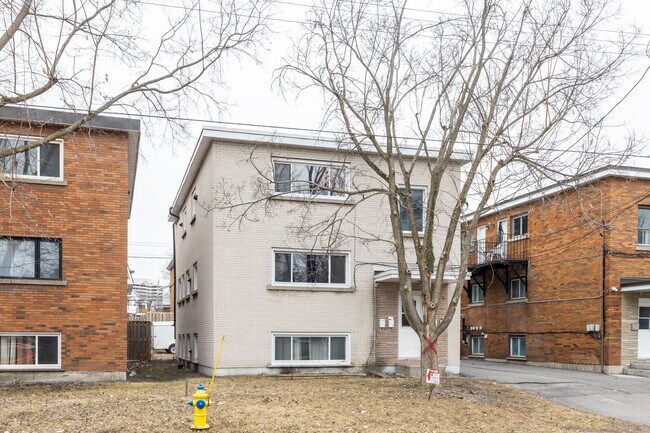 26 Ste-Cécile St