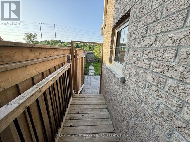 80 Chouinard Wy in Aurora, ON - Building Photo - Building Photo