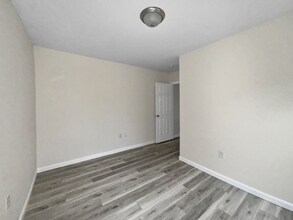 8-10 Varnum St, Unit 8 in Haverhill, MA - Foto de edificio - Building Photo