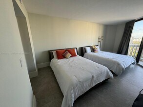 2000 Island Blvd in North Miami Beach, FL - Building Photo - Building Photo