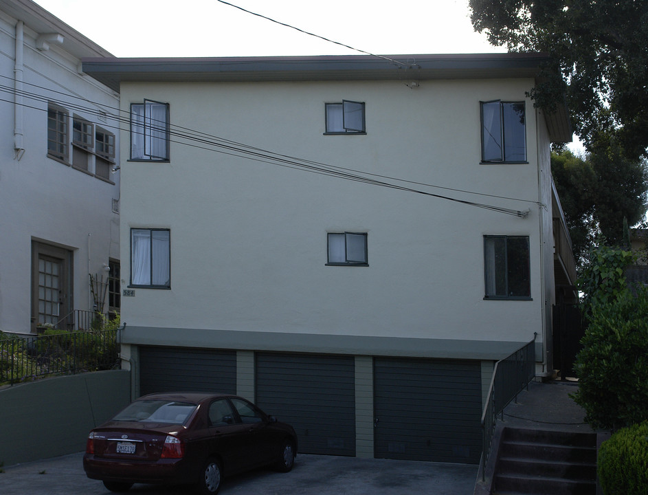 584 Vernon St in Oakland, CA - Building Photo