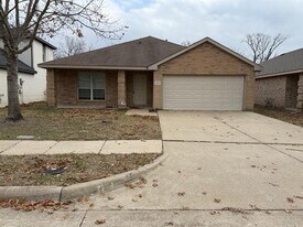2224 Hummingbird Way in Mesquite, TX - Building Photo