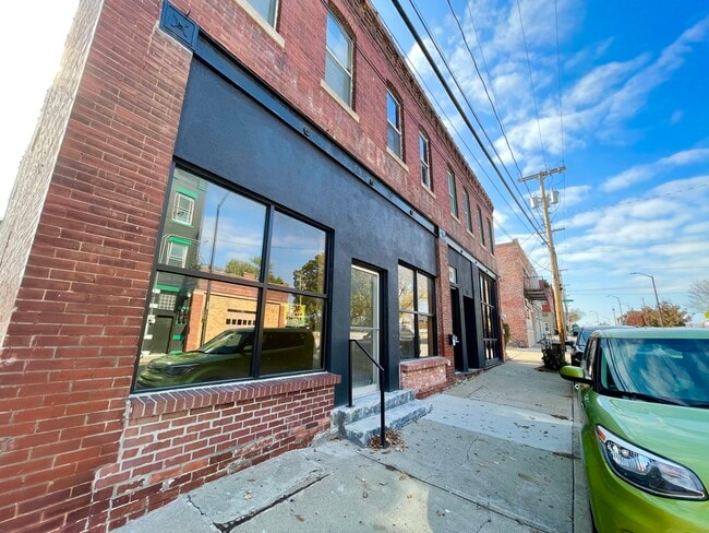 property at 911 E 5th St