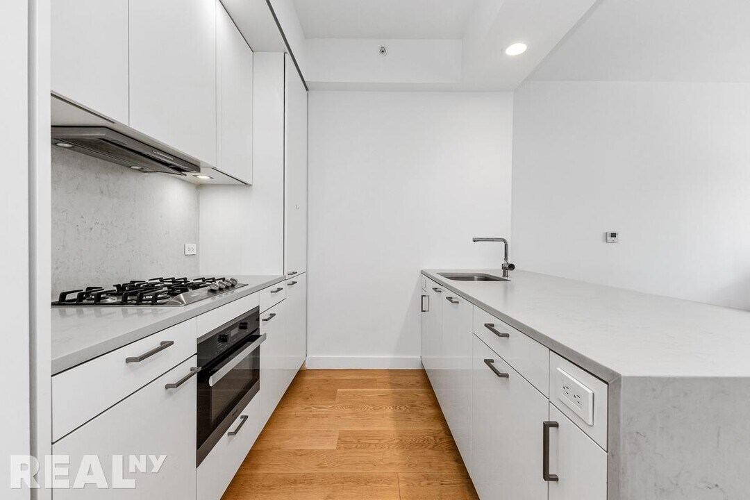 301 E 61st St in New York, NY - Foto de edificio