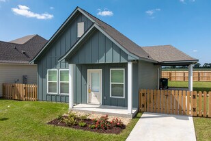 Sweetwater Point Cottages in Youngsville, LA - Building Photo