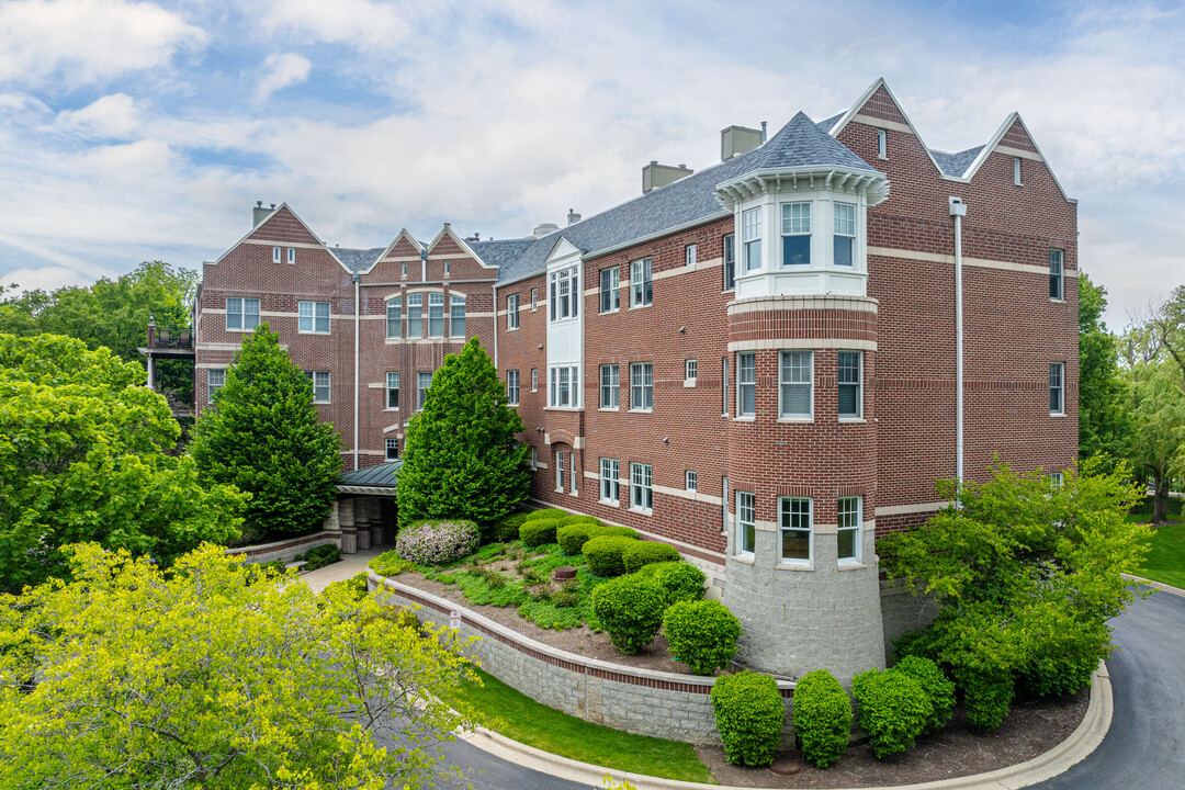 The Ponds at Sunset Ridge in Northbrook, IL - Building Photo