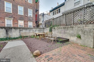 830 S Howard St in Philadelphia, PA - Building Photo - Building Photo
