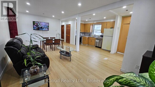 39 Frey Crescent in Toronto, ON - Building Photo - Building Photo