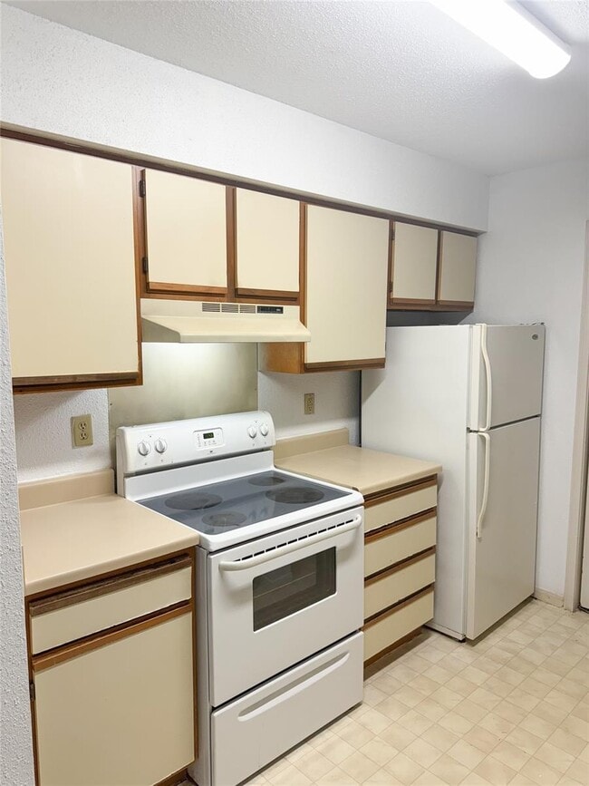 property at 977 Riverside Dr