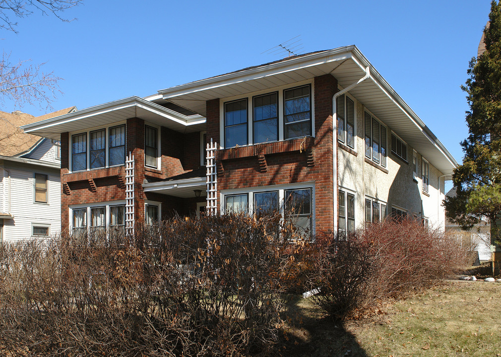 1969 Laurel Ave in St. Paul, MN - Building Photo