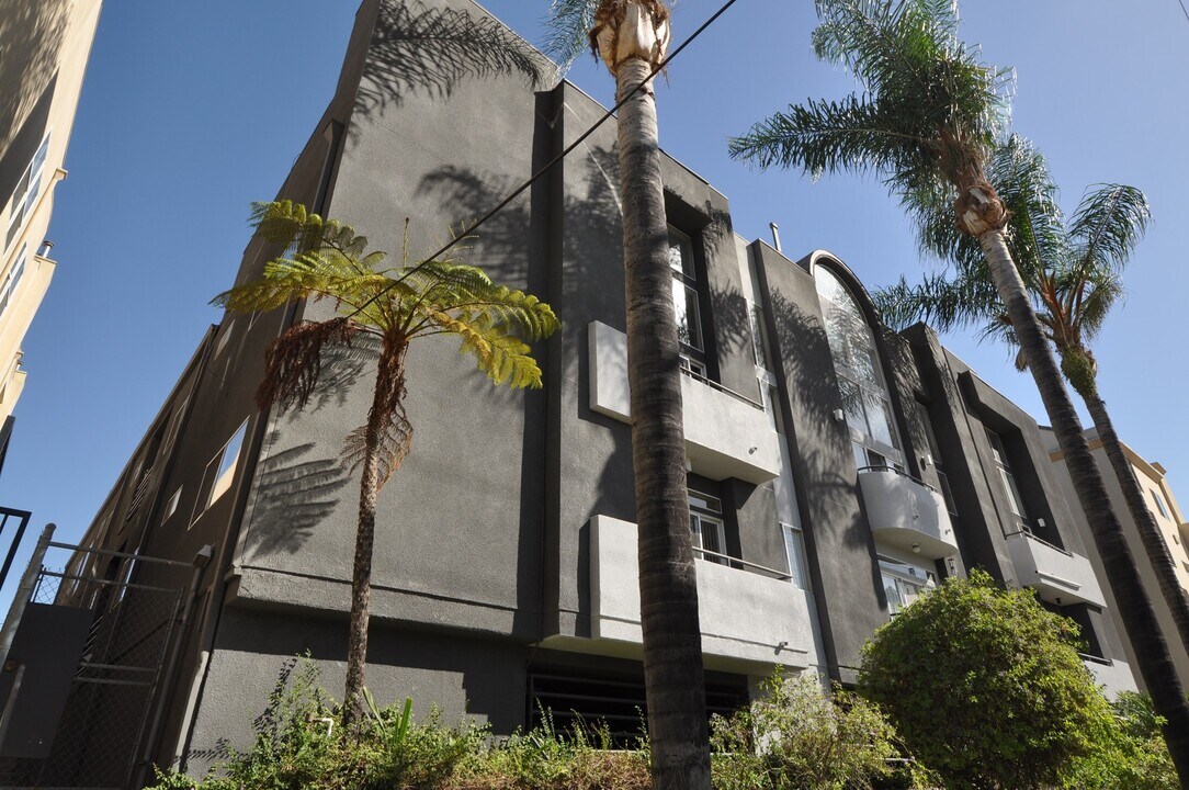 11315 Moorpark St in Los Angeles, CA - Building Photo