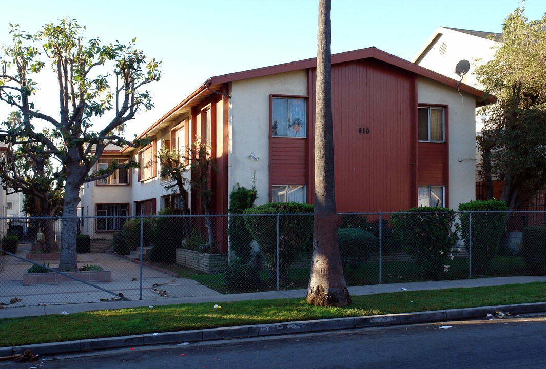 610 E 97th St in Inglewood, CA - Building Photo