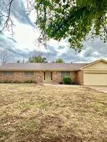 2913 Oak Forest Dr in San Angelo, TX - Building Photo