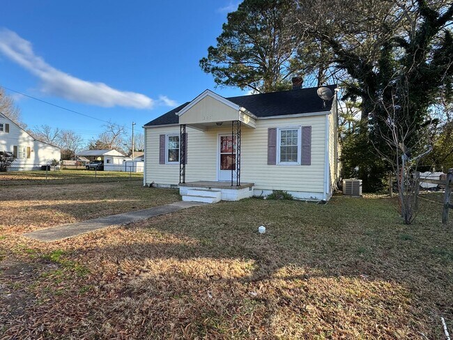 305 Stonewall Ave in Hopewell, VA - Building Photo - Building Photo