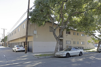 1815 E Artesia Blvd in Long Beach, CA - Foto de edificio - Building Photo