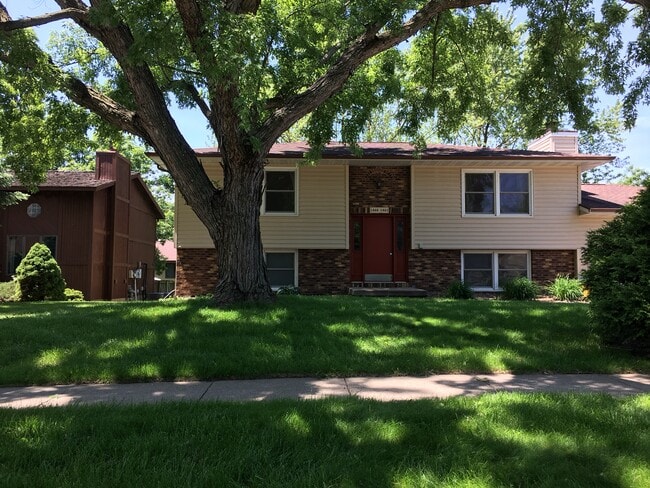 1460 Eastview Dr, Unit 1460